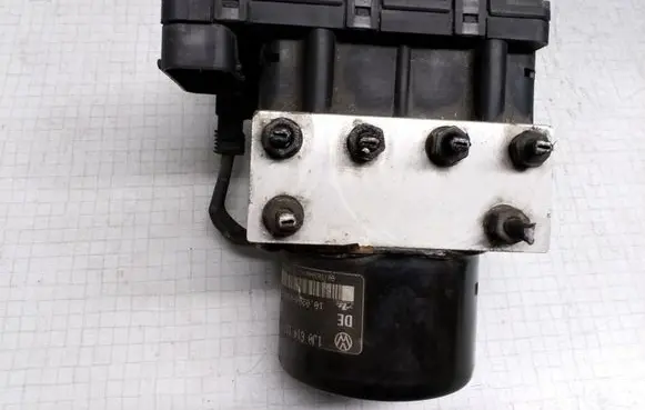 Volkswagen Golf IV ABS Pump 1J0907379G 5WK8474 10094903403