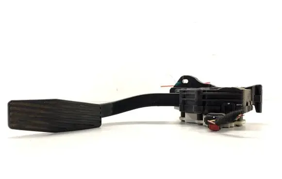 Accelerator throttle pedal