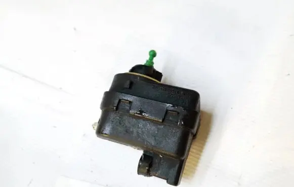 Headlight level adjustment motor