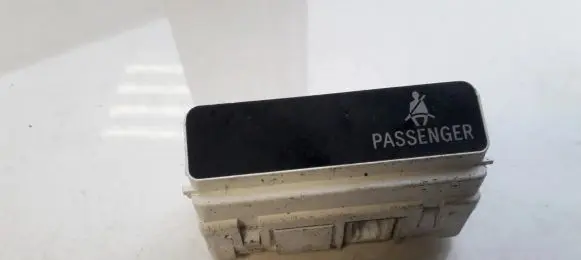 Passenger airbag on/off switch