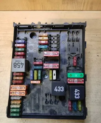 Volkswagen Touran I Fuse module 1K0937804B 11T000034 1K0937806