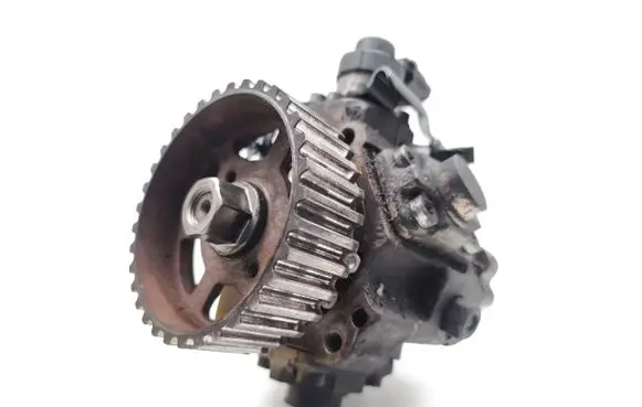 Citroen C4 I Picasso Fuel injection high pressure pump 9683703780