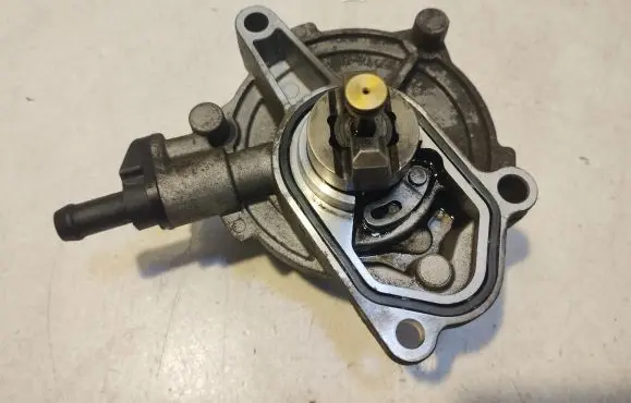 Hyundai Getz Vacuum pump 288102A101