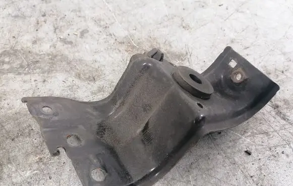 Honda CR-V Radiator support slam panel bracket 