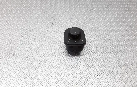 Volkswagen PASSAT B6 Wing mirror switch 1K0959565H
