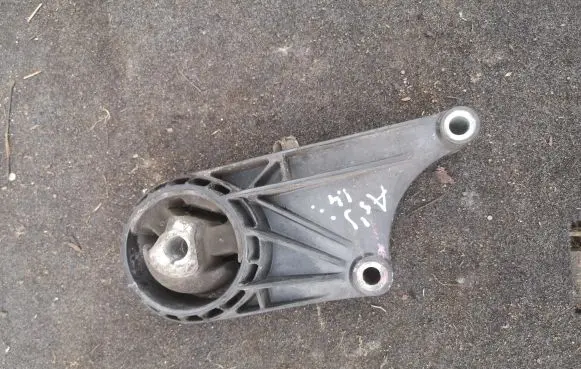 Opel Astra J Gear shift cable bracket 