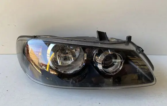 Nissan Almera N16 Headlight/headlamp 10016391