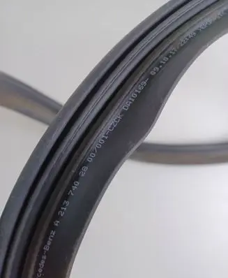 Mercedes-Benz E W213 Seal rubber (tailgate) A2137402800