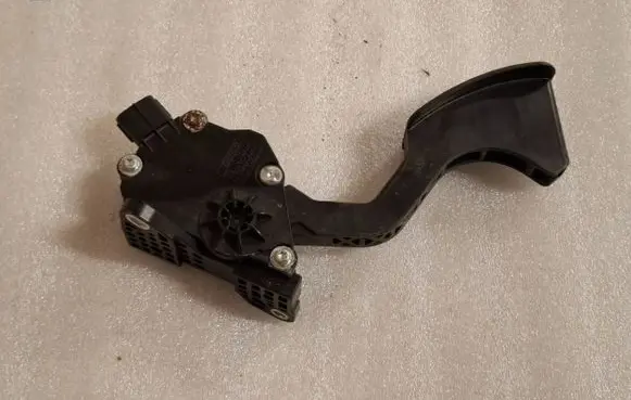 Lexus CT 200H Accelerator throttle pedal 7811076091 1988002020 07U27D00002