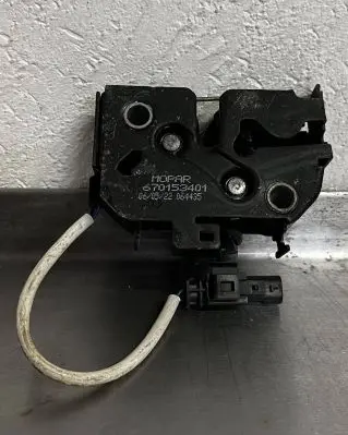 Maserati Levante Engine bonnet/hood lock/catch 670153401