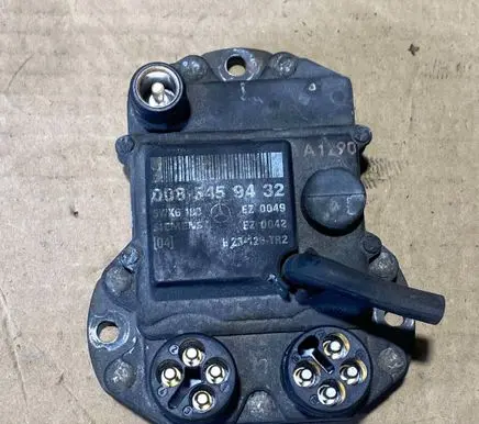 Mercedes-Benz E W124 Ignition amplifier control unit 0085459432 EZ0049 5WK6180