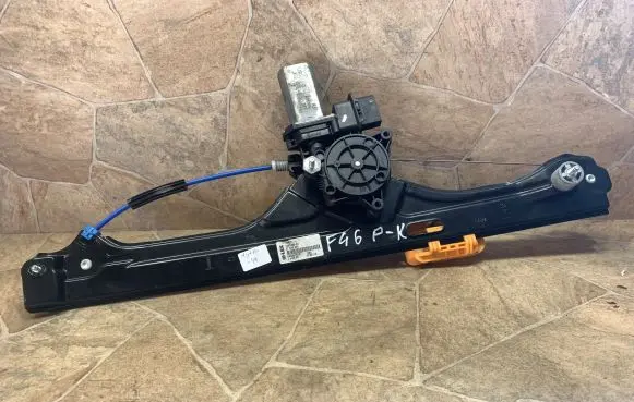 BMW 2 F46 Front door electric window regulator 7463485