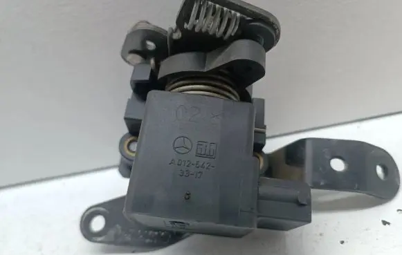 Mercedes-Benz A W168 Accelerator throttle pedal A0125423317
