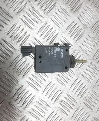 Opel Astra G Central locking motor 90589918
