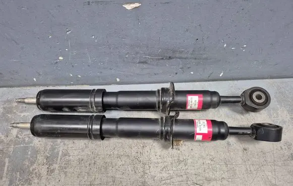 Toyota Land Cruiser (J200) Front shock absorber/damper 4851060240