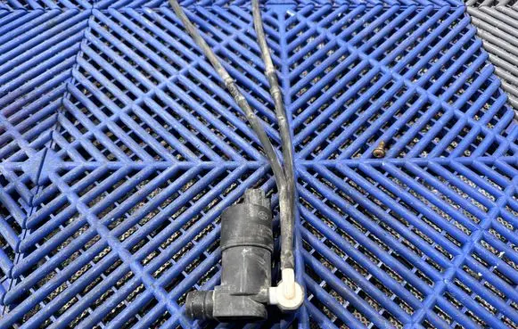 Toyota C-HR I Windscreen/windshield washer pump 853300F011 85330F4011