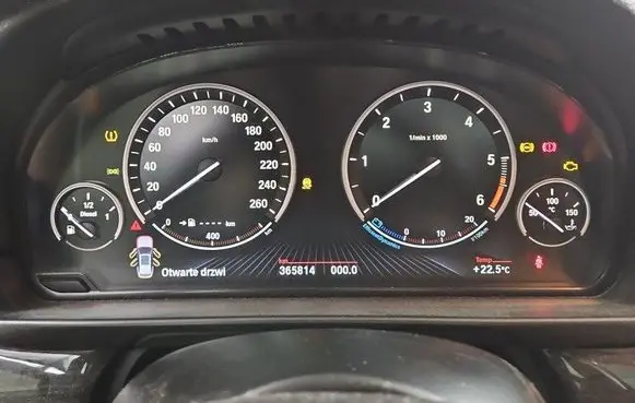 Speedometer (instrument cluster)