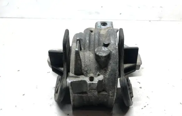 Engine mount bracket