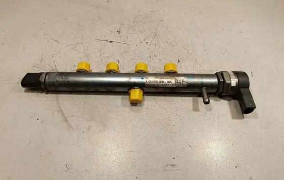 Mercedes-Benz E W213 Fuel main line pipe A6540700095