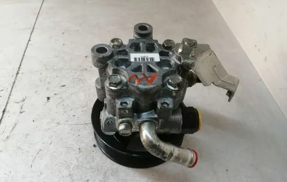 Toyota Avensis T250 Power steering pump 32100