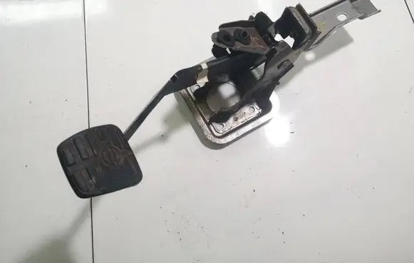 Nissan Almera Tino Brake pedal 