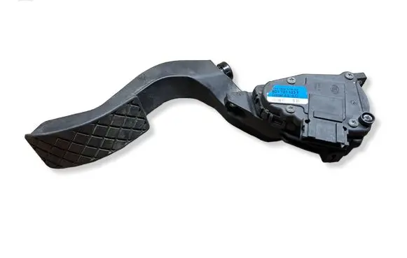 Volkswagen PASSAT B5.5 Accelerator throttle pedal 8D1723523F