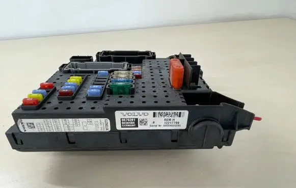 Volvo XC90 Fuse module 12217799 8676391