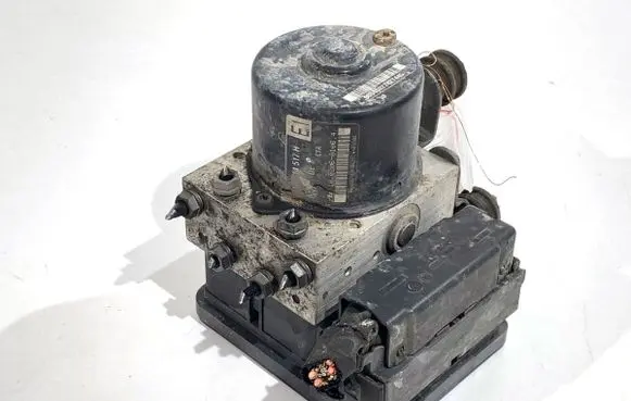 Volkswagen Golf V ABS Pump 