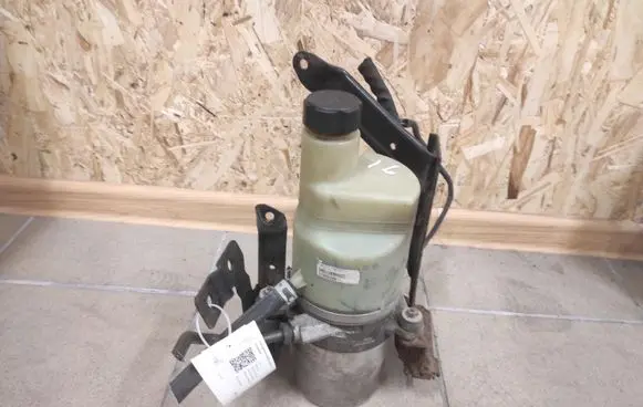 Volvo V50 Power steering pump 5N513K514CC 31302206