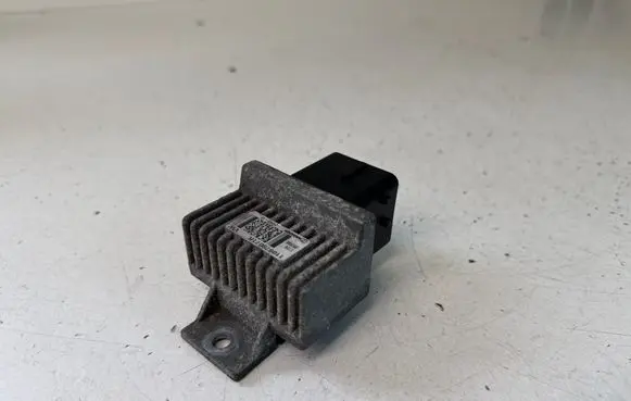 Renault Master III Glow plug pre-heat relay 110678071R 20CR66 PDR812
