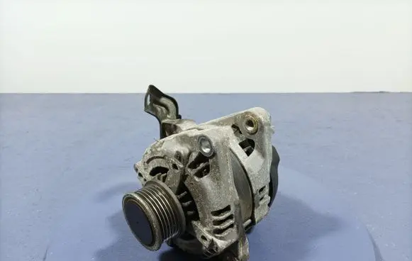 Toyota Urban Cruiser (XP110) Generator/alternator 27060-33100