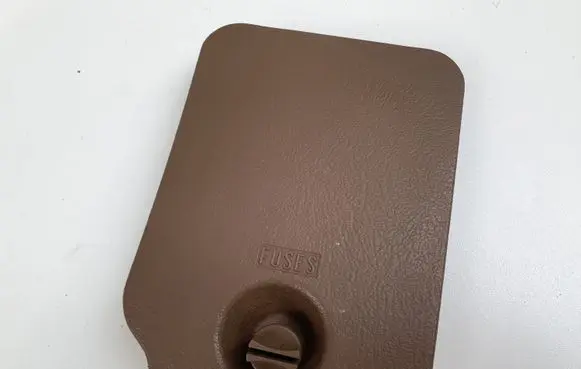 Chevrolet Blazer S10 Fuse box cover 15032967