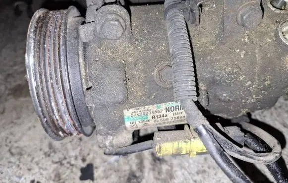 Citroen C4 Grand Picasso Air conditioning (A/C) compressor (pump) 9659875880