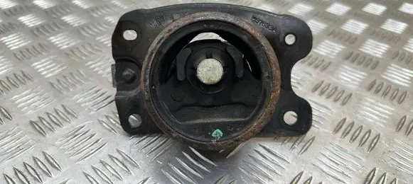 Chevrolet Captiva Engine mount bracket H61633A