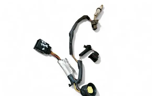 Volvo V70 Headlight/headlamp wiring loom/harness 89070533 30763548