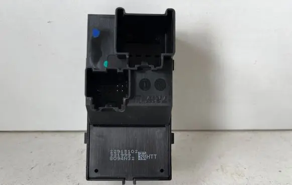 Opel Mokka X Electric window control switch 22915102