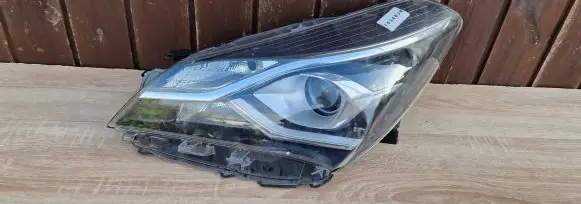 Toyota Yaris Headlight/headlamp 0D197