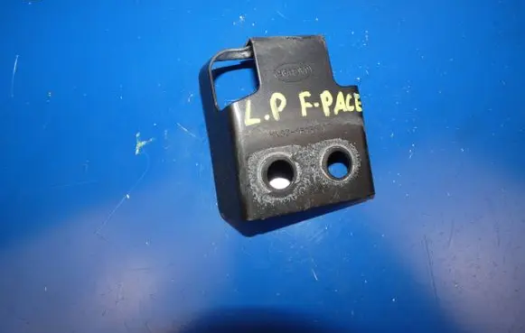Jaguar F-Pace Fender mounting bracket HK8316151AB 16092016