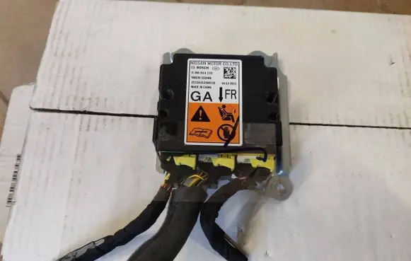 Nissan Leaf II (ZE1) Airbag control unit/module 98820SSH0B 0285014170 ZE5SH21Z160126