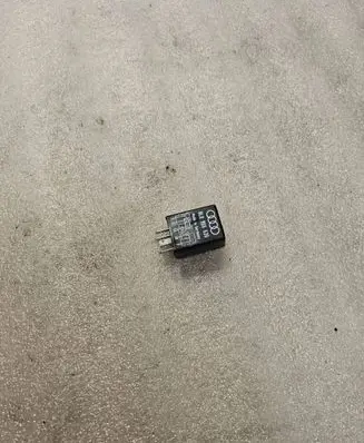 Audi A8 S8 D2 4D Other relay 8L0955535