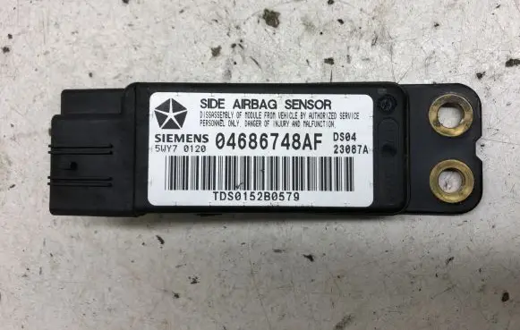 Chrysler Grand Voyager IV Airbag deployment crash/impact sensor 04686748AF 5WY70120