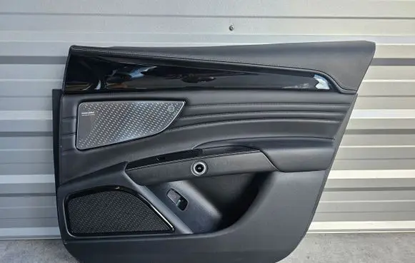 Maserati Levante Front door card panel trim ppgrecskrvr