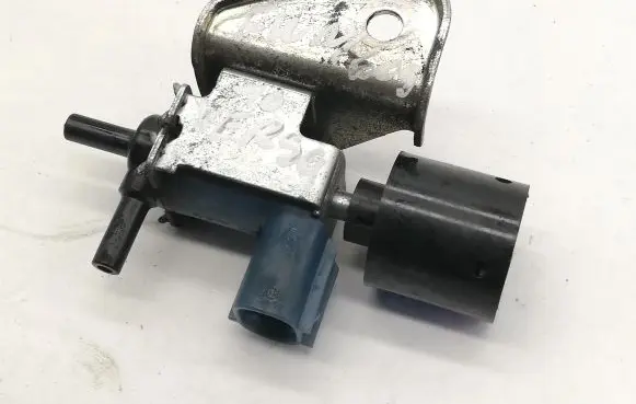Toyota Verso-S Turbo solenoid valve 9091012281