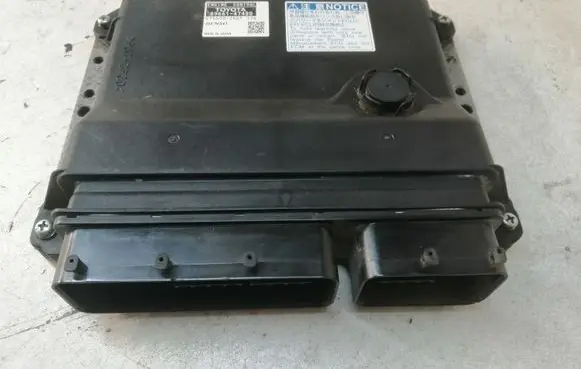 Toyota Prius+ (ZVW40) Engine control unit/module 8966147480 2755002501