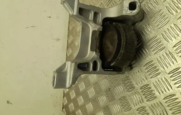 Mazda CX-5 Engine mount bracket KE64