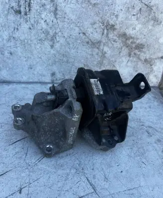KIA Sportage Engine mount bracket 21832F1000 21830F1000