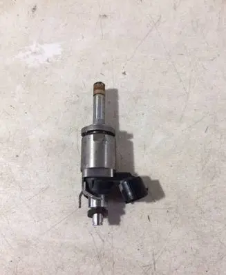 Mazda CX-5 Fuel injector PE0113250C