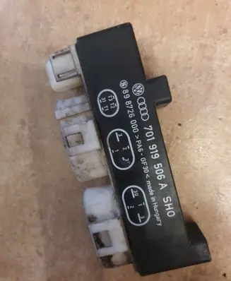 Volkswagen Multivan T4 Coolant fan relay 701919506A 898726000