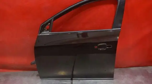 Chevrolet Cruze Front door