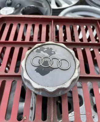 Audi A6 S6 C5 4B Original wheel cap 0924511